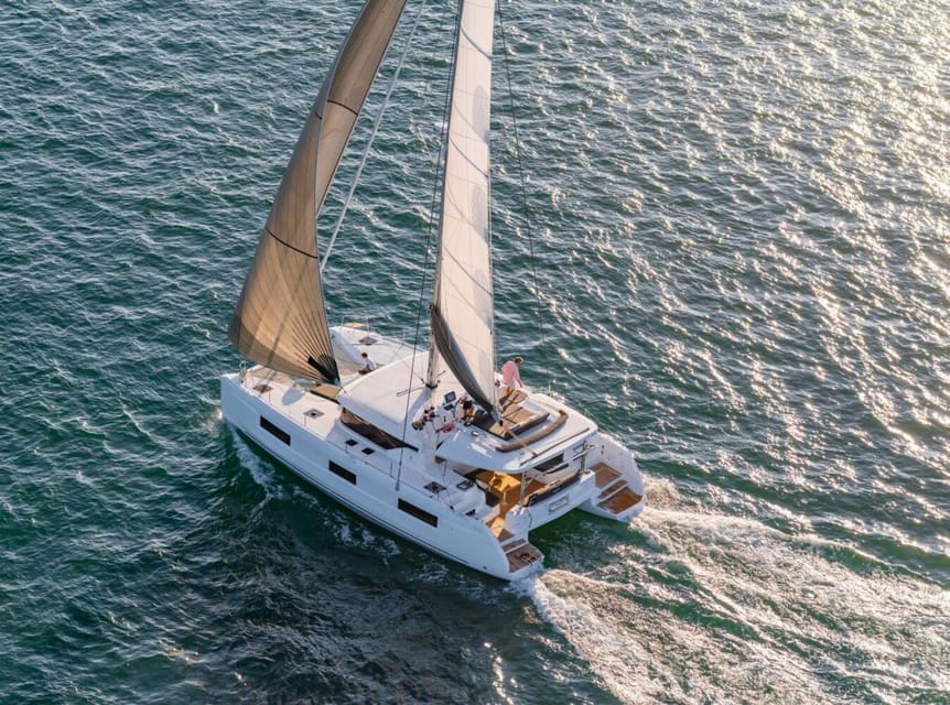 Sailing to Dia Island with lunch on Catamaran - Logistics that can make or break your day