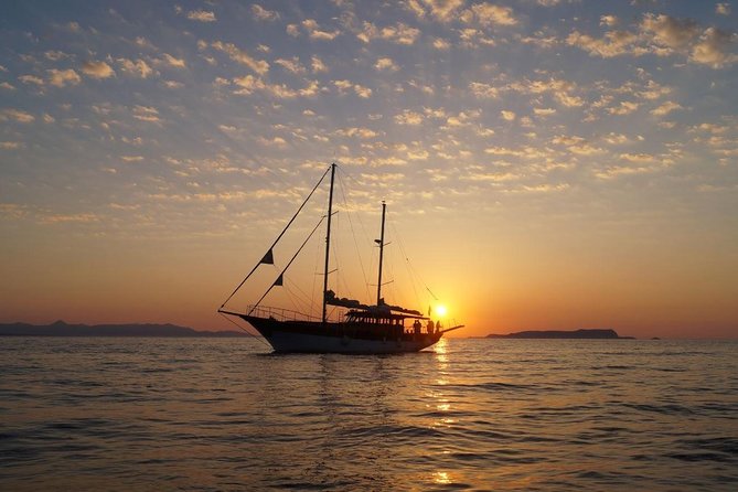 Sailing Trips with Cretan Sailing - Entering the boat at Hersonissos, meeting point and what “cozy” really means