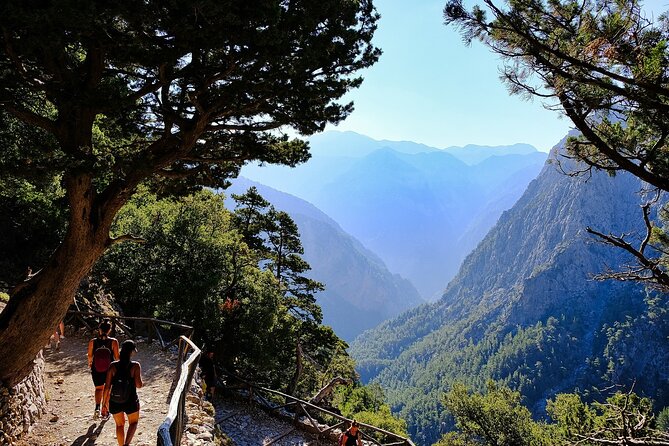 Samaria Gorge Hiking Tour from Chania with Professional Guide - Pickup and the early start from Chania (05:30 to 06:30)