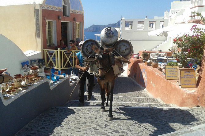 Santorini - The pearl of the Aegean - The coach experience: comfort, air-conditioning, and onboard Wi-Fi