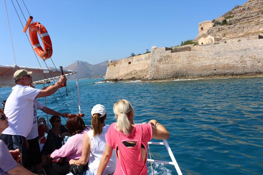 Spinalonga Island Guided Day Trip with Tavern Lunch & Wine - From hotel pickup to Elounda pier: the comfort details that matter