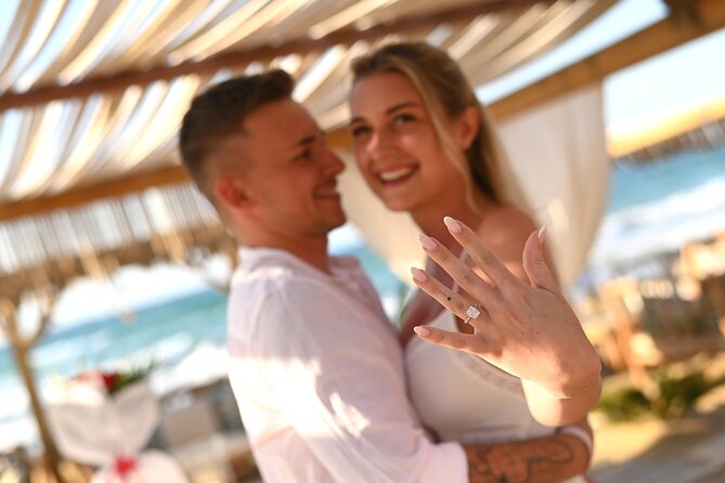 Surprise Engagement Photoshoot in Hersonissos - How the Surprise Engagement Photoshoot Works in Hersonissos