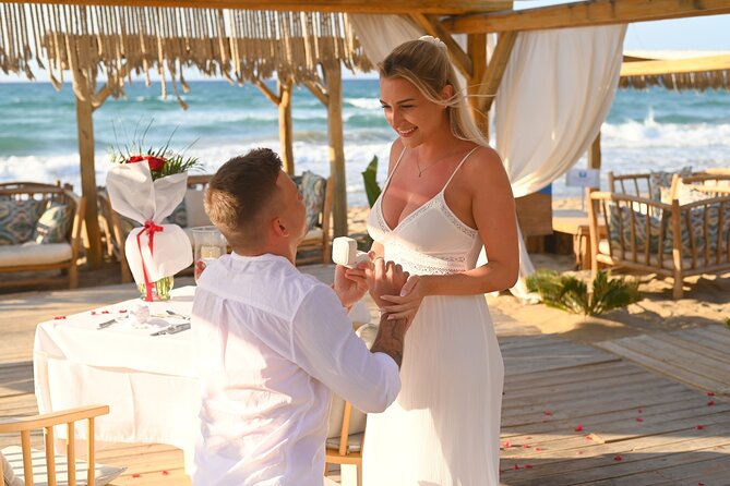 Surprise Engagement Photoshoot in Hersonissos - Meeting Point Reality: The Port Start Matters