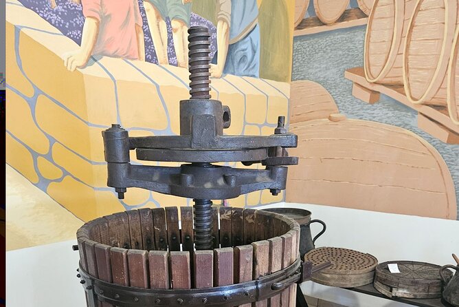 Tasting Tour from Chania - Olive Oil, Wine, Cheese & Honey - Stop 2: Kissamos, graviera near the source and bakery classics
