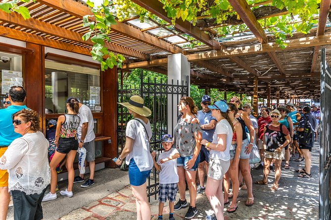 The Palace of Knossos with Skip-the-Line Ticket - What you hear in English: headsets, storytelling, and standout details