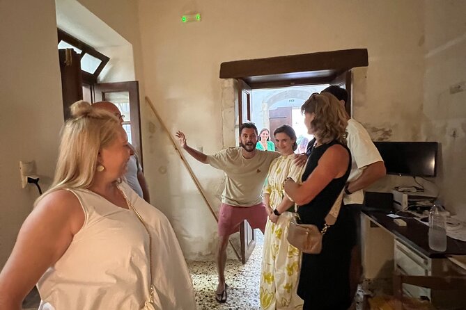 Traditional Food Tour in Rethymno - Iroon Politechniou Square: a tavern tasting with six flavors and local wine
