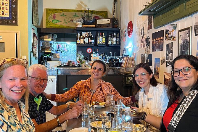 Traditional Food Tour in Rethymno - Mikrasiaton Square meze-style dining: rakomelo and four more plates
