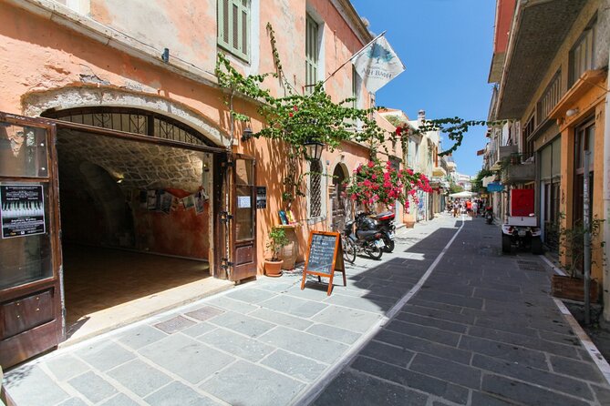 Walking tour around the corners of the archeological city of Rethymno - Stop 5: Rethymno Old Town, finishing in the streets where you can keep exploring