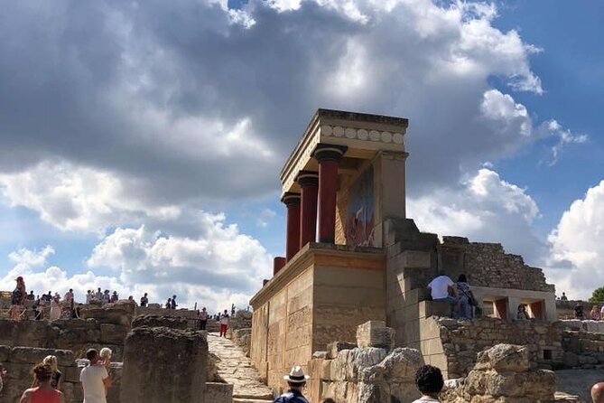WeGuide Knossos palace - Your Knossos visit: what the guide helps you notice