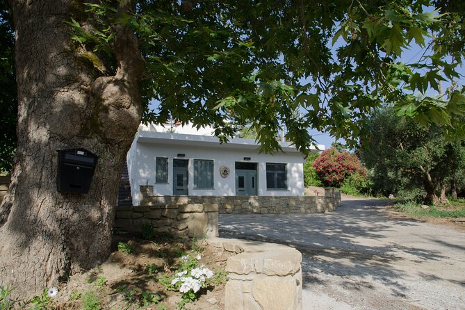 Wine Tasting: Meet the Cretan Vineyard at West Chania - Finding PoTolo and getting settled for the tasting